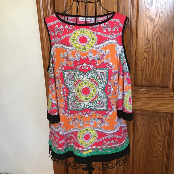 Susan Graver Adorable Print Cold Shoulder Top XS - Picture 5 of 6